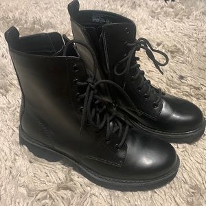 Black combat boots size 7 NWOT